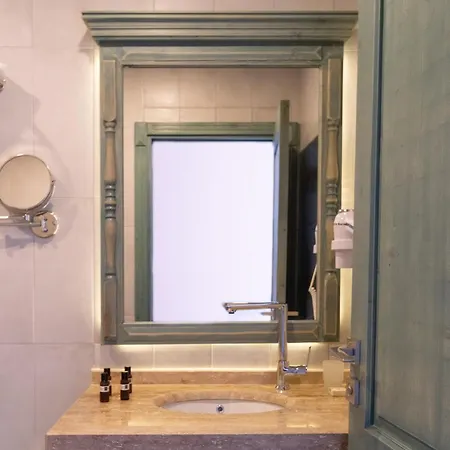 מלון Noel Baba 2*